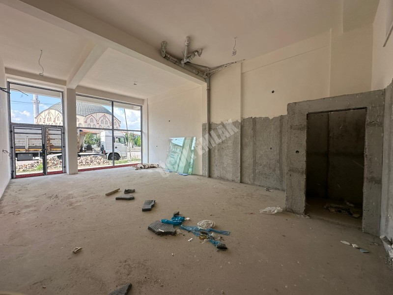 AFYON ÜÇOK EMLAKTAN MAREŞAL F ÇAKMAK MAH SATILIK CADDE ÜSTÜ SIFIR DÜKKAN 