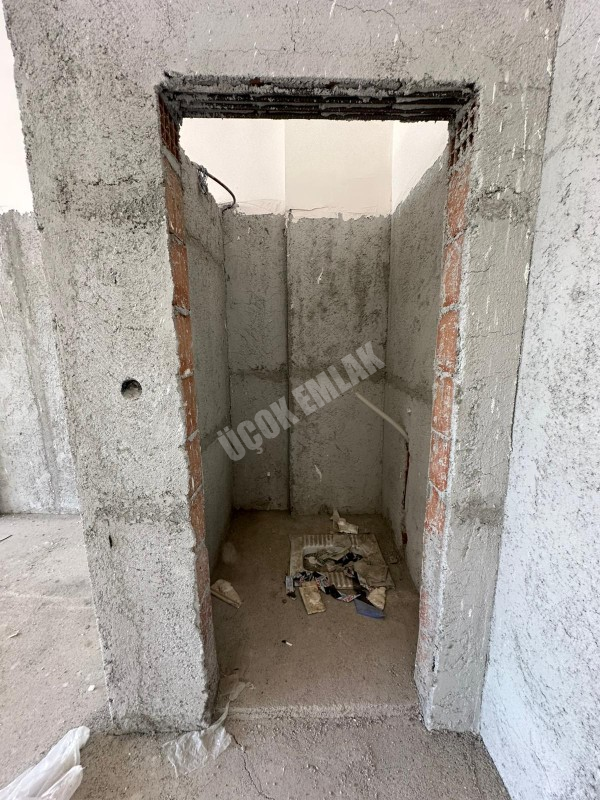 AFYON ÜÇOK EMLAKTAN MAREŞAL F ÇAKMAK MAH SATILIK CADDE ÜSTÜ SIFIR DÜKKAN 