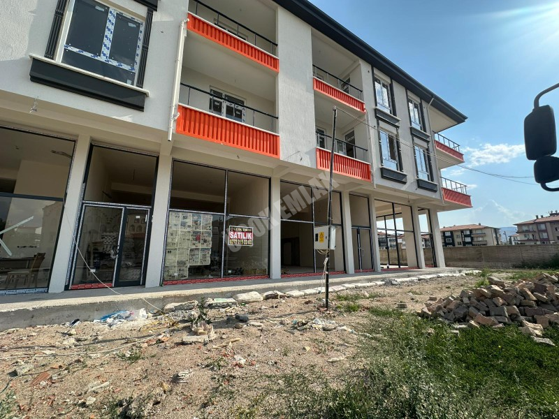 AFYON ÜÇOK EMLAKTAN MAREŞAL F ÇAKMAK MAH SATILIK CADDE ÜSTÜ SIFIR DÜKKAN 