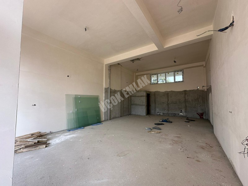 AFYON ÜÇOK EMLAKTAN MAREŞAL F ÇAKMAK MAH SATILIK CADDE ÜSTÜ SIFIR DÜKKAN 