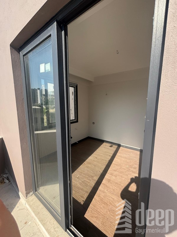 DEEP'TEN ÇEŞMELİ'DE SATILIK LÜKS 1+1 DAİRE