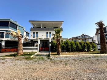 Didim'de Satılık 4+1 Ayrı Mutfaklı Villa