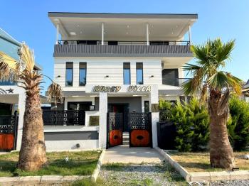 Didim'de Satılık 4+1 Ayrı Mutfaklı Villa