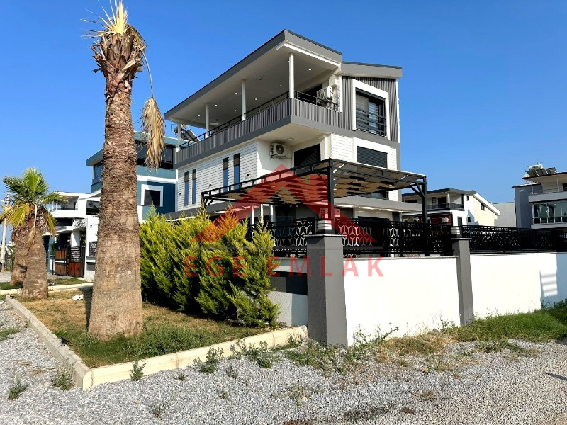Didim'de Satılık 4+1 Ayrı Mutfaklı Villa