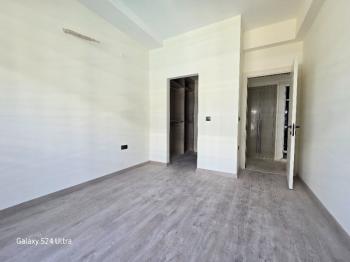KUŞADASINDA HAVUZLU DENİZ MANZARALI KAPALI OTOPARKLI 2+1 SATILIK DAİRE