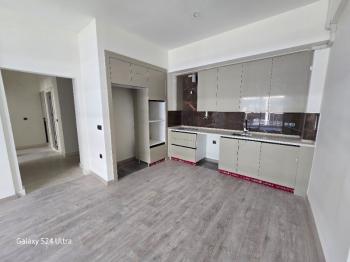 KUŞADASINDA HAVUZLU DENİZ MANZARALI KAPALI OTOPARKLI 2+1 SATILIK DAİRE