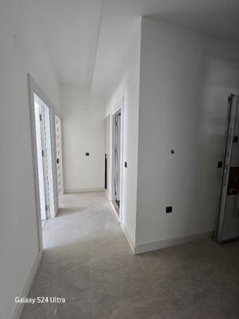 KUŞADASINDA HAVUZLU DENİZ MANZARALI KAPALI OTOPARKLI 2+1 SATILIK DAİRE