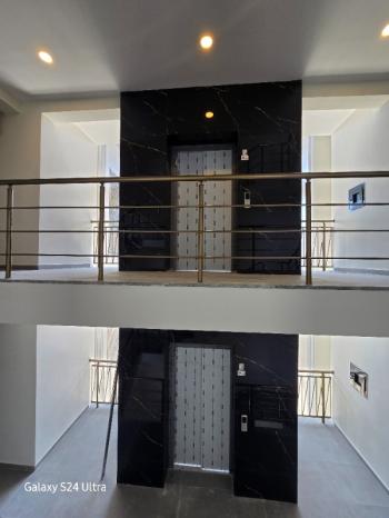 KUŞADASINDA HAVUZLU DENİZ MANZARALI KAPALI OTOPARKLI 2+1 SATILIK DAİRE