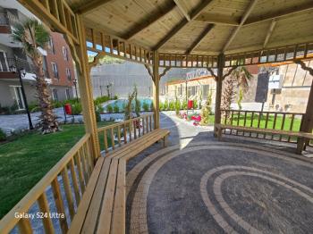 KUŞADASINDA HAVUZLU DENİZ MANZARALI KAPALI OTOPARKLI 2+1 SATILIK DAİRE