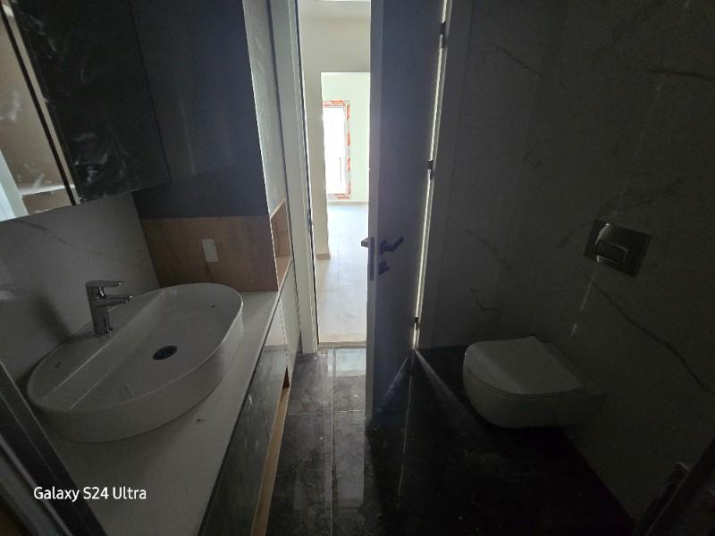 KUŞADASINDA HAVUZLU DENİZ MANZARALI KAPALI OTOPARKLI 2+1 SATILIK DAİRE