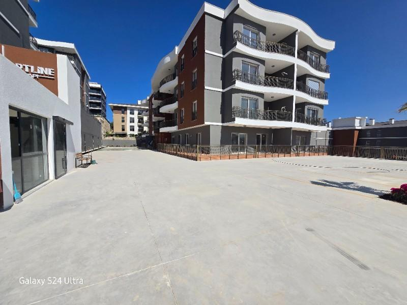 KUŞADASINDA HAVUZLU DENİZ MANZARALI KAPALI OTOPARKLI 2+1 SATILIK DAİRE