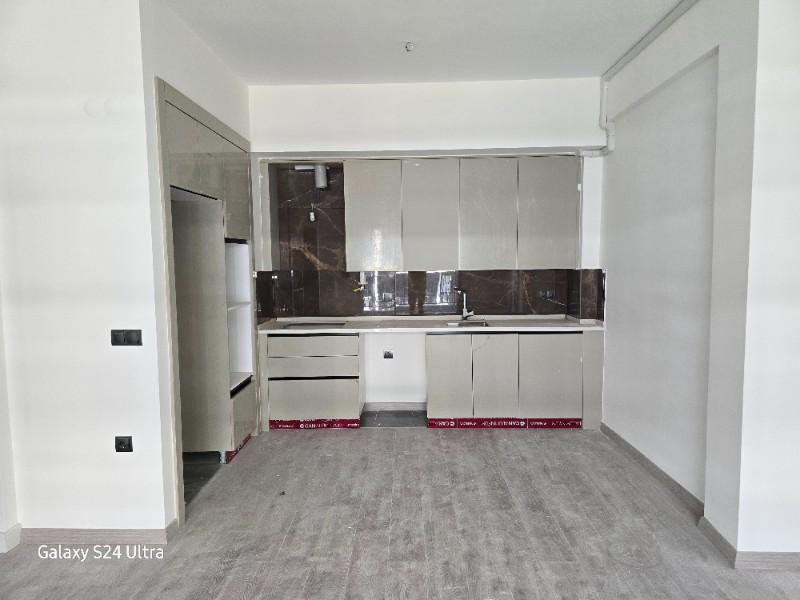 KUŞADASINDA HAVUZLU DENİZ MANZARALI KAPALI OTOPARKLI 2+1 SATILIK DAİRE