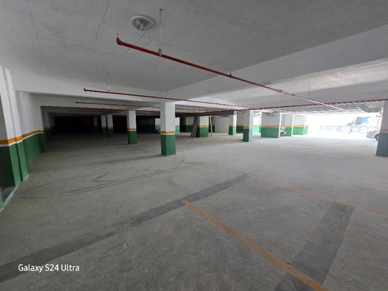 KUŞADASINDA HAVUZLU DENİZ MANZARALI KAPALI OTOPARKLI 2+1 SATILIK DAİRE