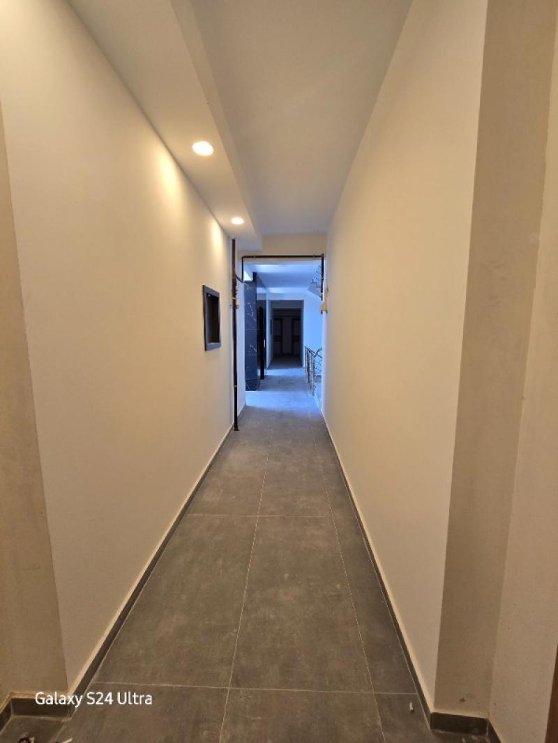 KUŞADASINDA HAVUZLU DENİZ MANZARALI KAPALI OTOPARKLI 2+1 SATILIK DAİRE