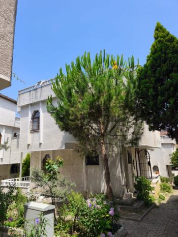 YALOVA TERMAL AKKÖY' DE DENİZ MANZARALI , HAVUZLU , 5+1 TRİPLEKS VİLLA