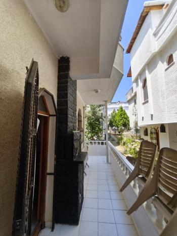 YALOVA TERMAL AKKÖY' DE DENİZ MANZARALI , HAVUZLU , 5+1 TRİPLEKS VİLLA