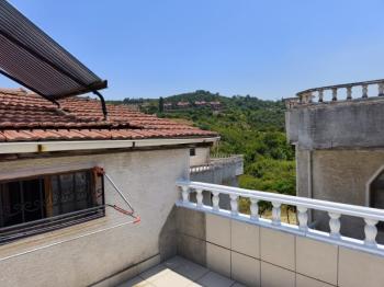 YALOVA TERMAL AKKÖY' DE DENİZ MANZARALI , HAVUZLU , 5+1 TRİPLEKS VİLLA