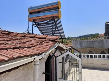 YALOVA TERMAL AKKÖY' DE DENİZ MANZARALI , HAVUZLU , 5+1 TRİPLEKS VİLLA