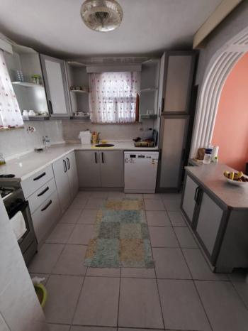 YALOVA TERMAL AKKÖY' DE DENİZ MANZARALI , HAVUZLU , 5+1 TRİPLEKS VİLLA