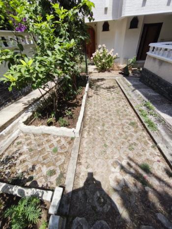YALOVA TERMAL AKKÖY' DE DENİZ MANZARALI , HAVUZLU , 5+1 TRİPLEKS VİLLA