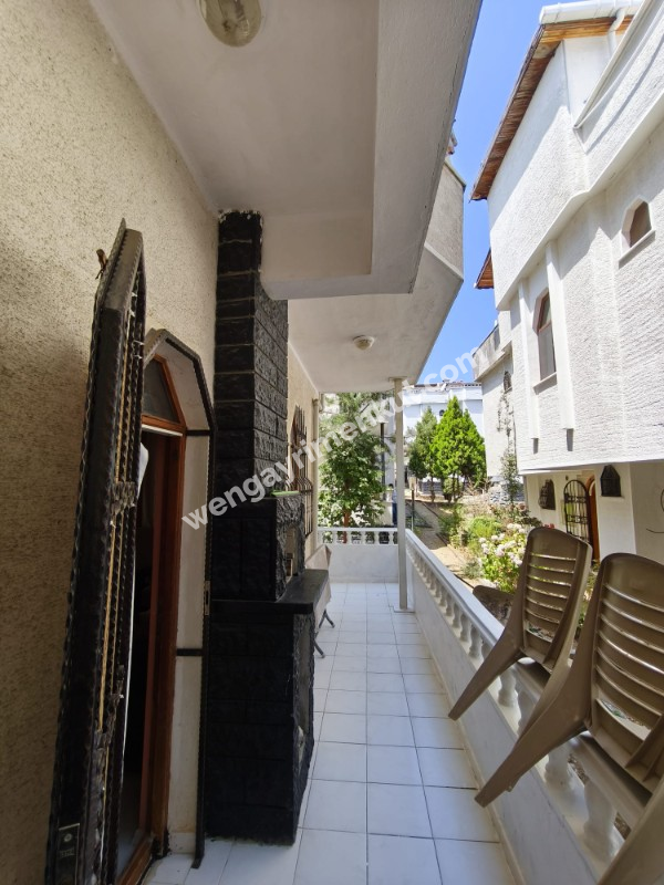 YALOVA TERMAL AKKÖY' DE DENİZ MANZARALI , HAVUZLU , 5+1 TRİPLEKS VİLLA