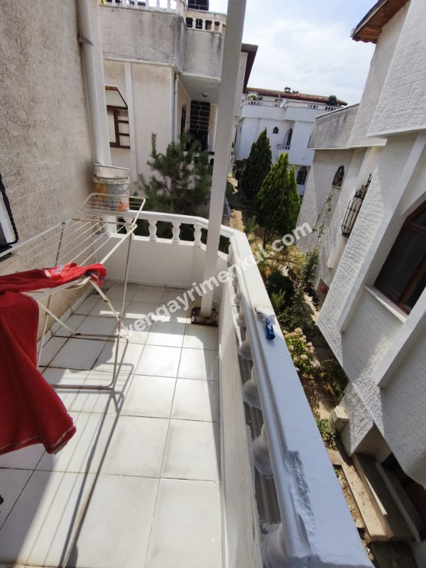 YALOVA TERMAL AKKÖY' DE DENİZ MANZARALI , HAVUZLU , 5+1 TRİPLEKS VİLLA