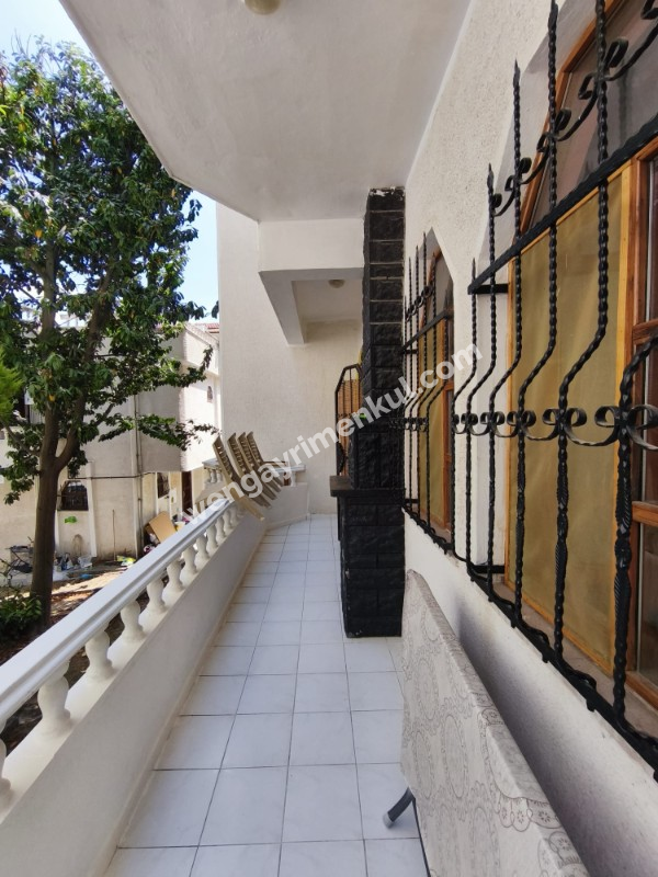 YALOVA TERMAL AKKÖY' DE DENİZ MANZARALI , HAVUZLU , 5+1 TRİPLEKS VİLLA