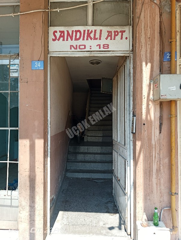 AFYON ÜÇOK EMLAKTAN FAKIPAŞA MAH SATILIK 2+1 İMARET CAMİ YANI DAİRE