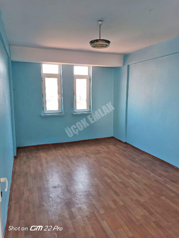 AFYON ÜÇOK EMLAKTAN FAKIPAŞA MAH SATILIK 2+1 İMARET CAMİ YANI DAİRE