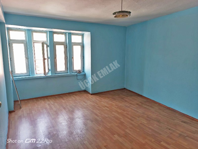 AFYON ÜÇOK EMLAKTAN FAKIPAŞA MAH SATILIK 2+1 İMARET CAMİ YANI DAİRE