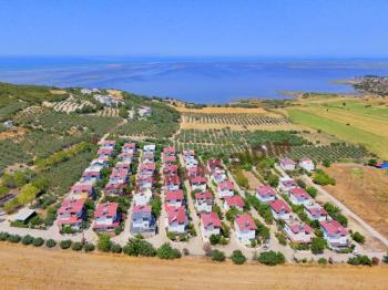 Didimde Satılık Deniz Manzaralı Bahçeli Yazlık