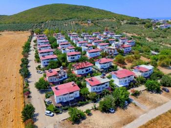 Didimde Satılık Deniz Manzaralı Bahçeli Yazlık