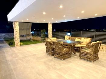 Didim Efeler Mahallesi’nde Akıllı Sistemli, Lüks Villa