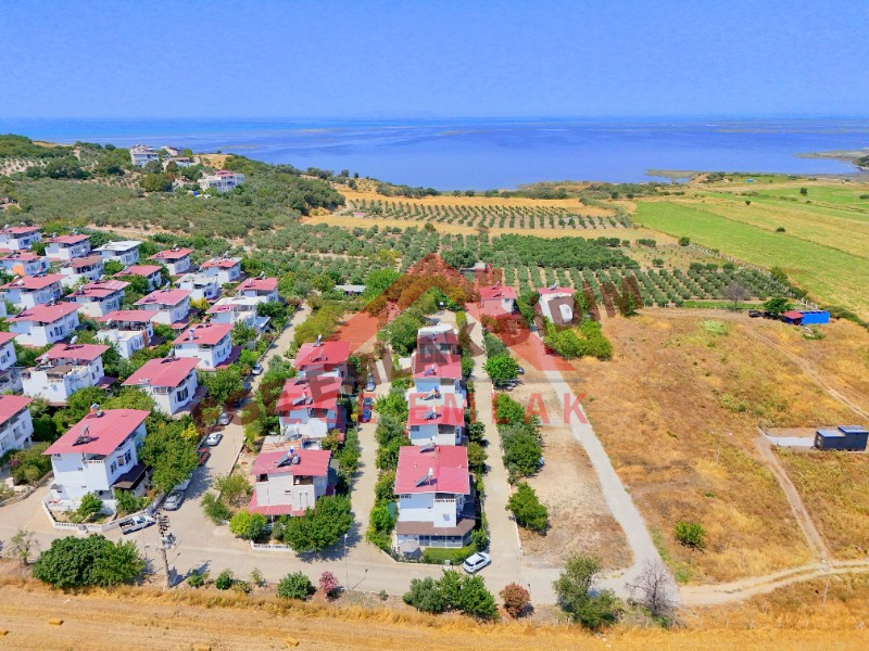 Didimde Satılık Deniz Manzaralı Bahçeli Yazlık
