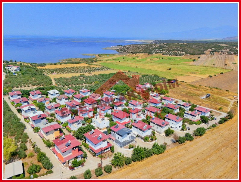 Didimde Satılık Deniz Manzaralı Bahçeli Yazlık