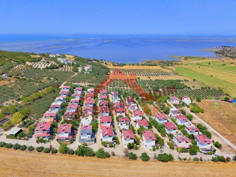 Didimde Satılık Deniz Manzaralı Bahçeli Yazlık