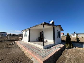 GÜVENAY - ÇORUM Cemilbey Yolu Eskiekin Köyü Mevkii'nde 500 m² Hobi Bahçesi (1+1 Evli)!