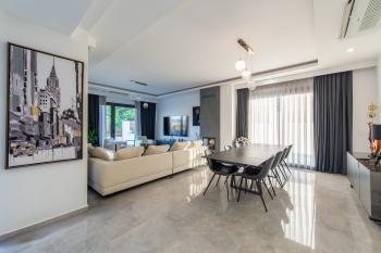 Girne Bellapais Bölgesinde 555 m2 Arsa İçerisinde Kiralık Lüx Türk Malı Triplex Villa