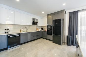 Girne Bellapais Bölgesinde 555 m2 Arsa İçerisinde Kiralık Lüx Türk Malı Triplex Villa