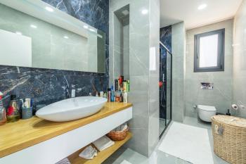 Girne Bellapais Bölgesinde 555 m2 Arsa İçerisinde Kiralık Lüx Türk Malı Triplex Villa