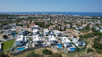Girne Bellapais Bölgesinde 555 m2 Arsa İçerisinde Kiralık Lüx Türk Malı Triplex Villa