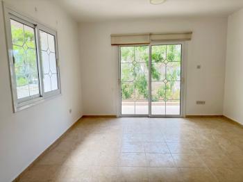 KKTC Girne  Merkezde Kiralık  3+1 Ticari Ofis
