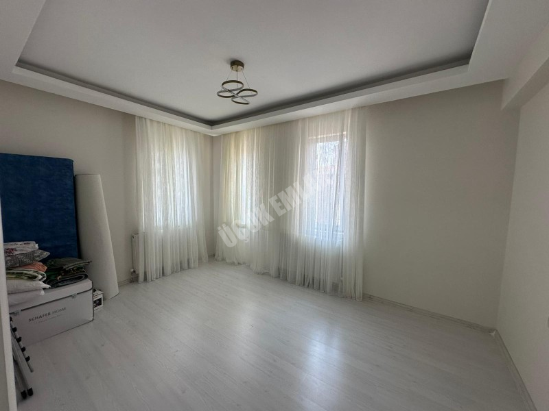 AFYON ÜÇOK EMLAKTAN CUMHURİYET MAH SATILK TEMİZ BAKIMLI DAİRE