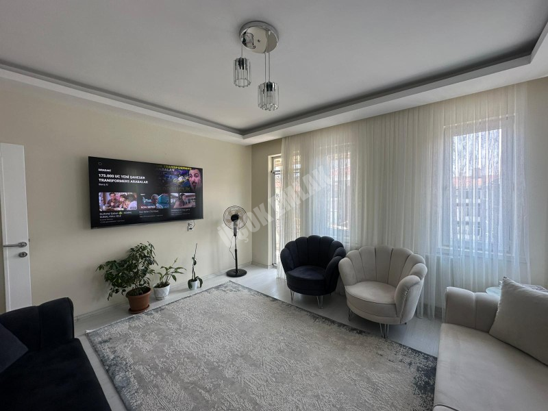 AFYON ÜÇOK EMLAKTAN CUMHURİYET MAH SATILK TEMİZ BAKIMLI DAİRE