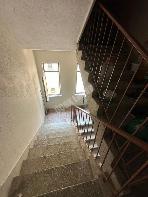 AFYON ÜÇOK EMLAKTAN CUMHURİYET MAH SATILK TEMİZ BAKIMLI DAİRE