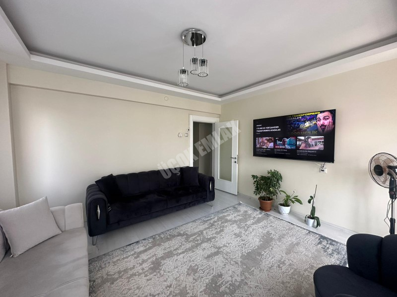 AFYON ÜÇOK EMLAKTAN CUMHURİYET MAH SATILK TEMİZ BAKIMLI DAİRE