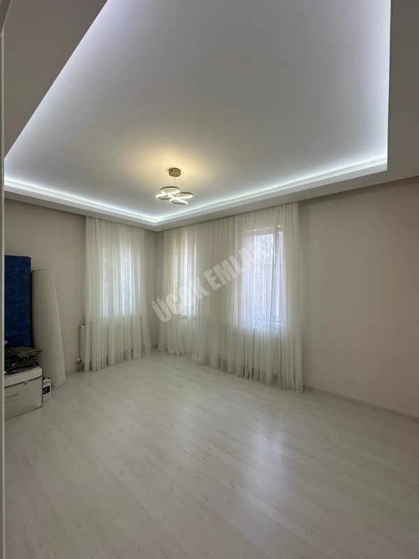 AFYON ÜÇOK EMLAKTAN CUMHURİYET MAH SATILK TEMİZ BAKIMLI DAİRE