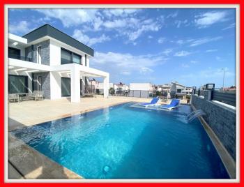 Hisar Mahallesi’nde Akıllı Sistemli, Hamamlı Lüks Villa