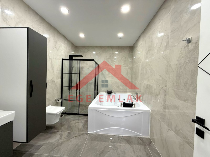 Hisar Mahallesi’nde Akıllı Sistemli, Hamamlı Lüks Villa