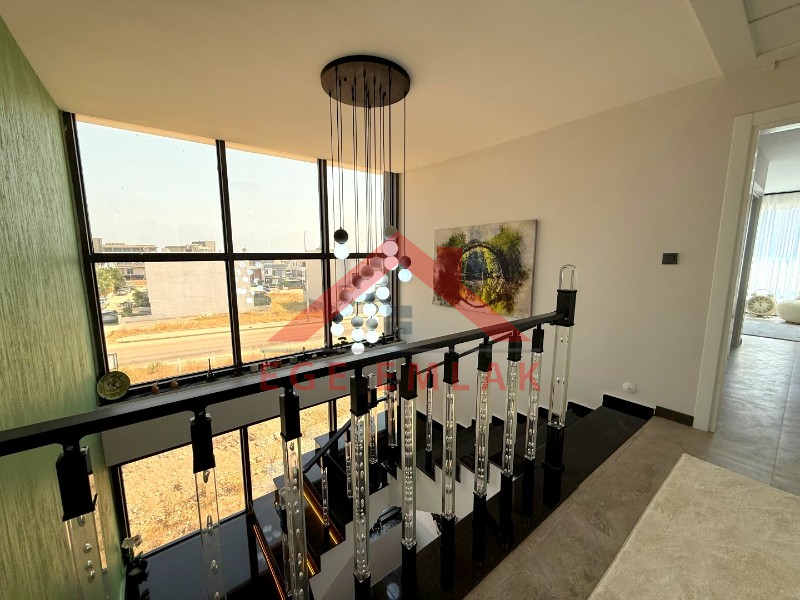 Hisar Mahallesi’nde Akıllı Sistemli, Hamamlı Lüks Villa